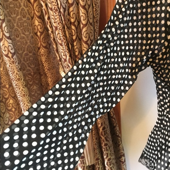 B&W long sleeve poka dot top - Picture 6 of 7